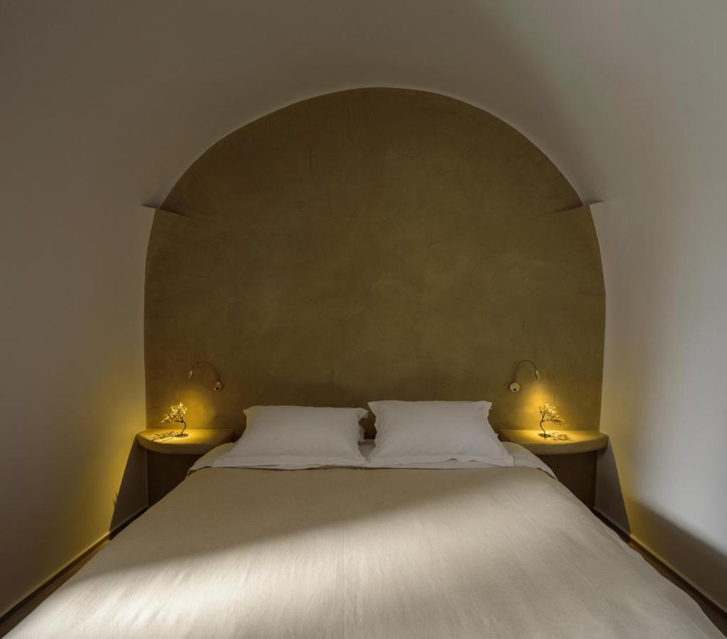 Oia Treasures Art Suites Exterior photo