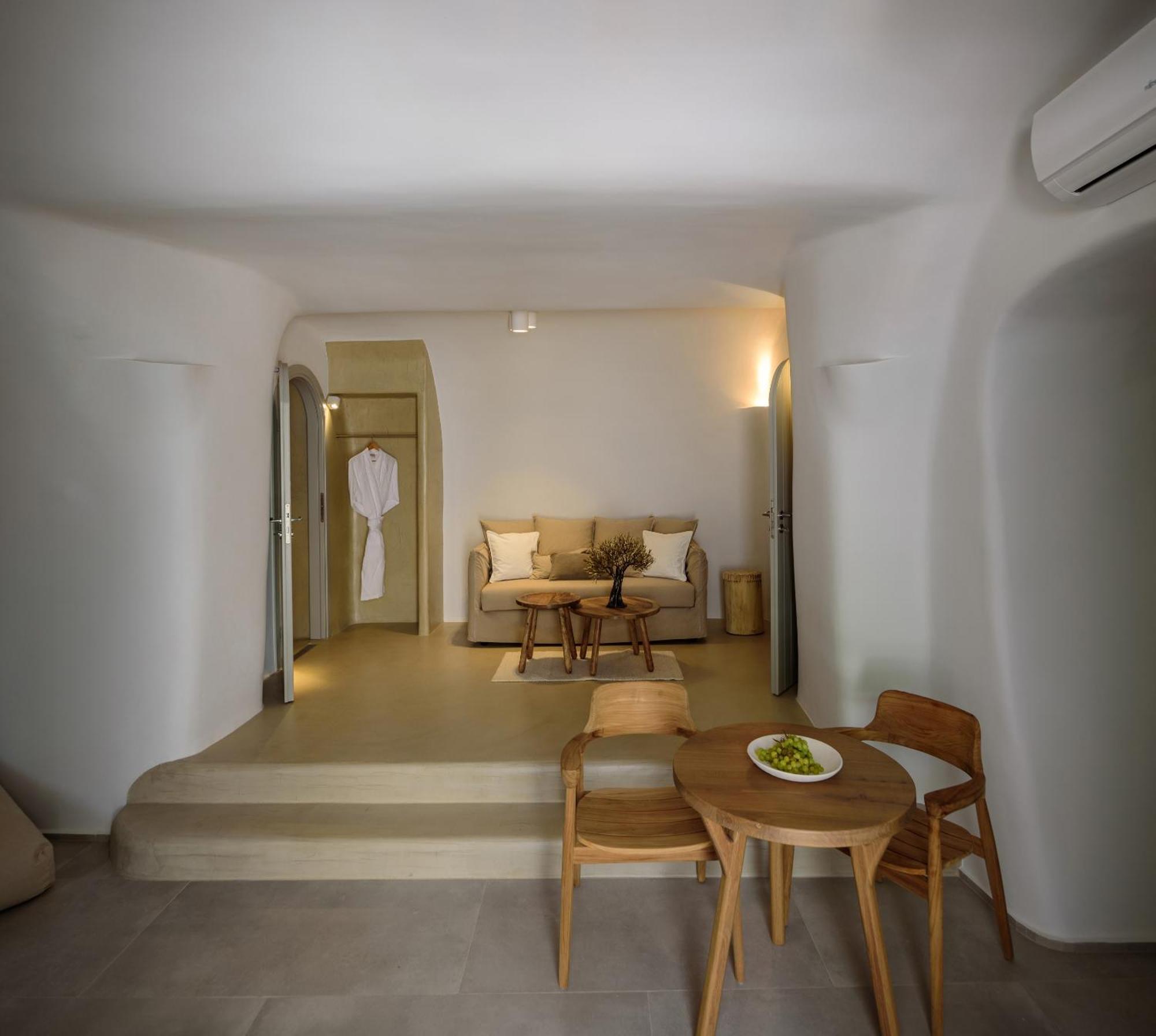 Oia Treasures Art Suites Exterior photo