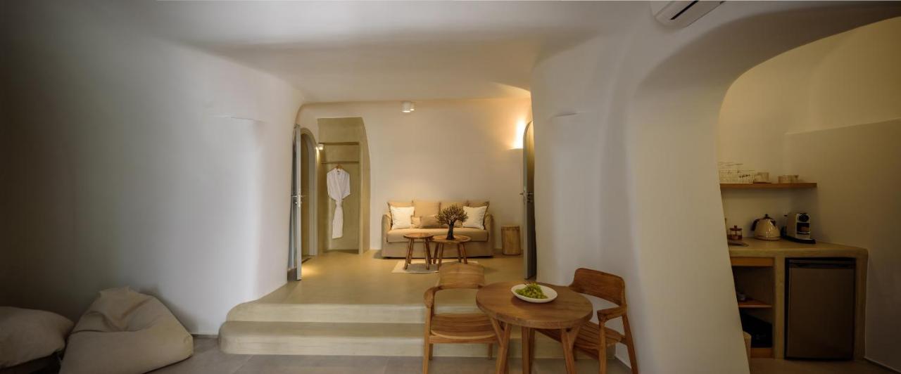 Oia Treasures Art Suites Exterior photo