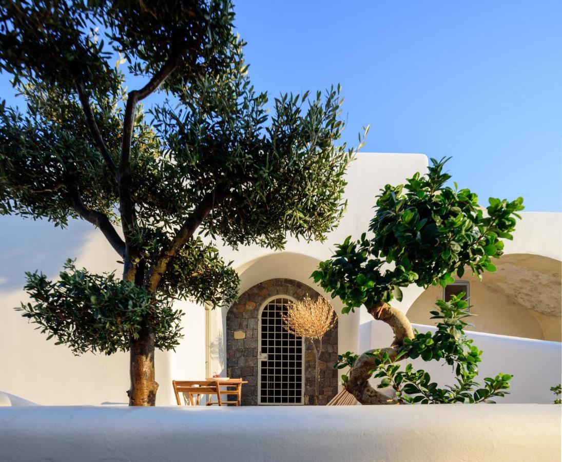 Oia Treasures Art Suites Exterior photo