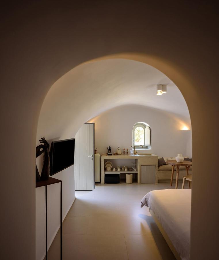 Oia Treasures Art Suites Exterior photo