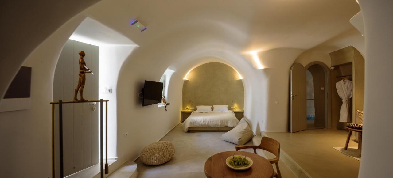 Oia Treasures Art Suites Exterior photo