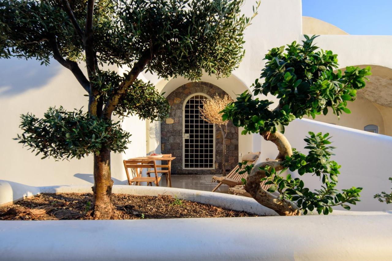 Oia Treasures Art Suites Exterior photo