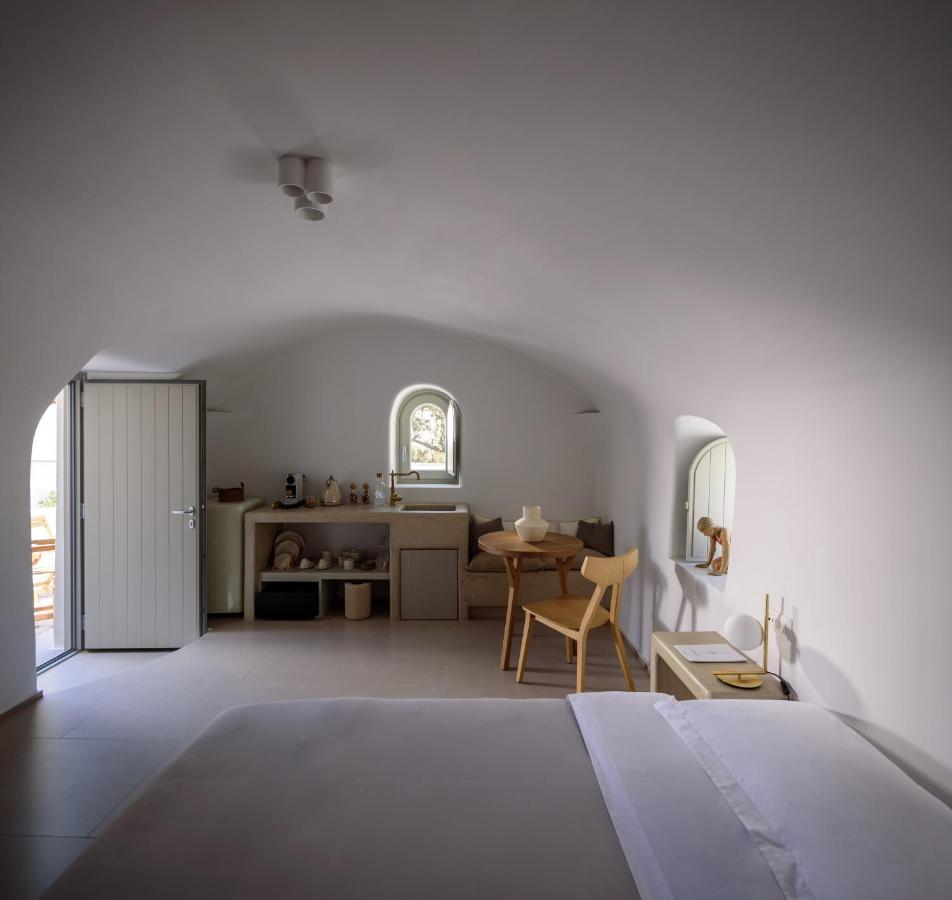 Oia Treasures Art Suites Exterior photo